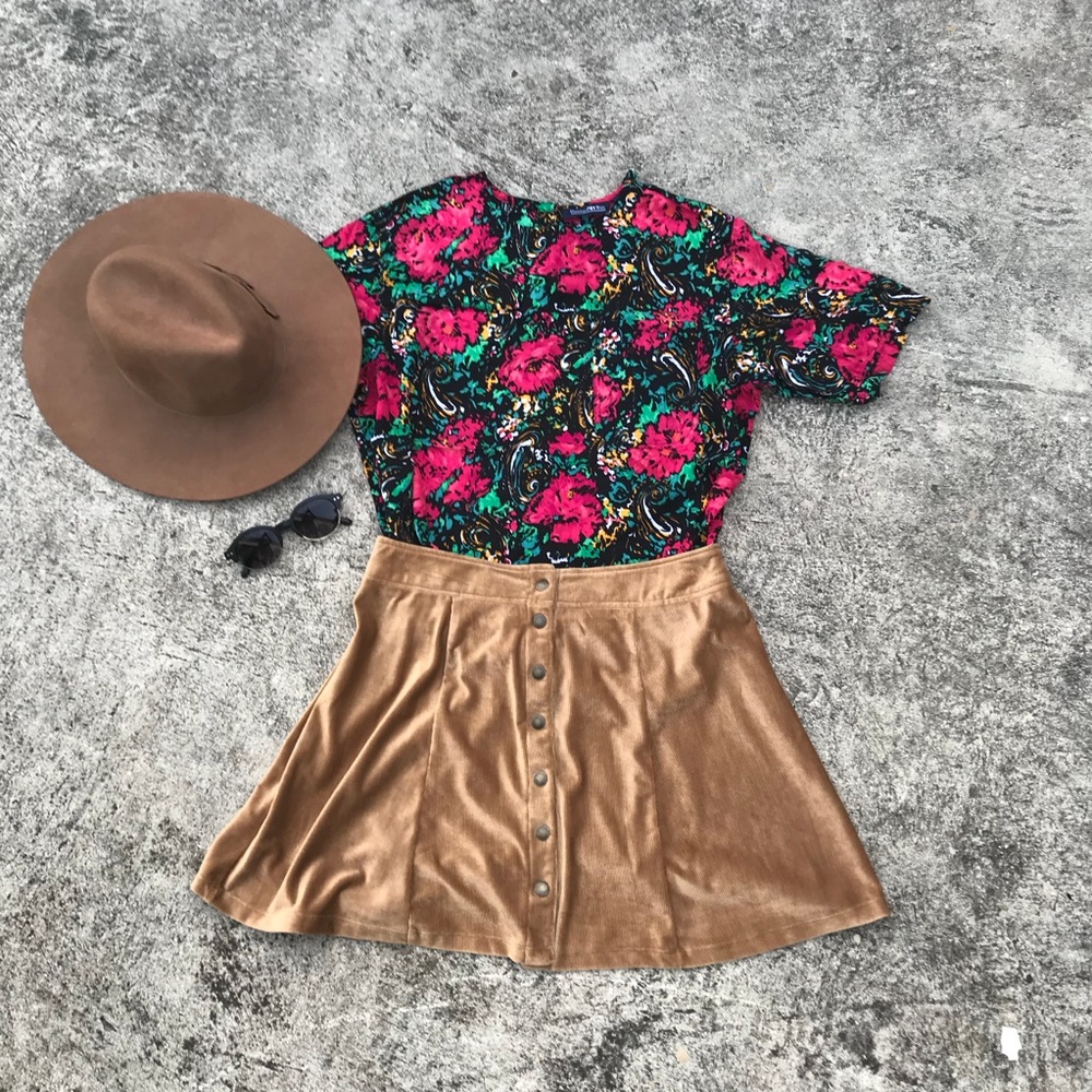 🌺Floral vintage top🌺 - Picture 1 of 3